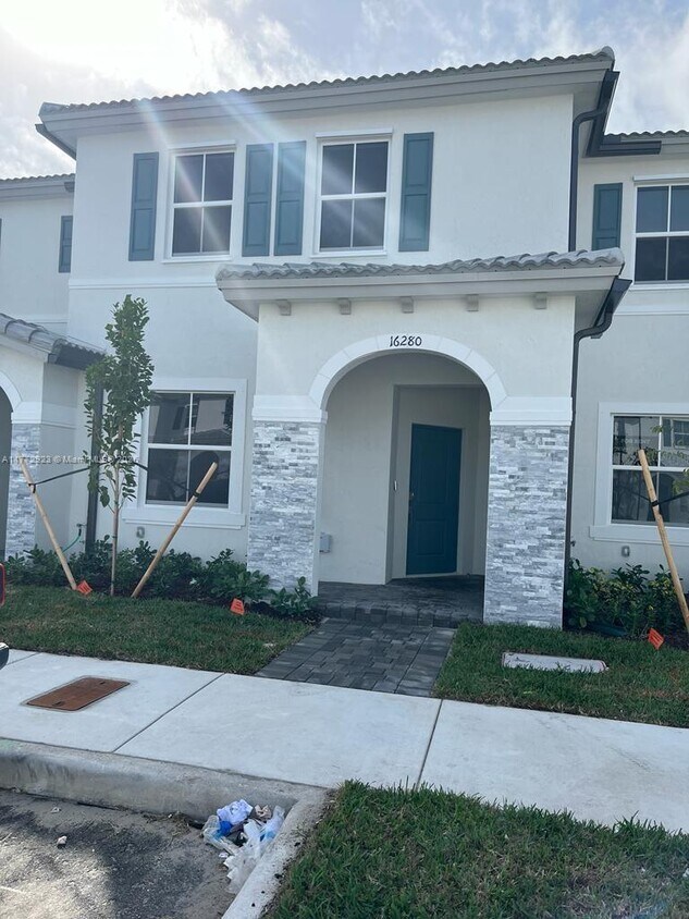 Foto principal - 16280 SW 292nd St