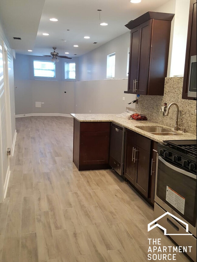 Building Photo - 3751 W Diversey Ave