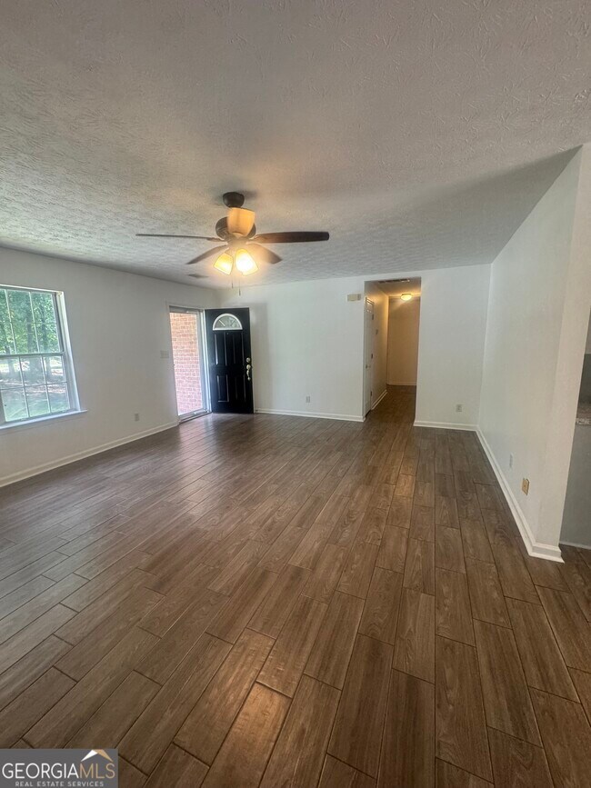 Foto del edificio - 105 Fox Trail Pl