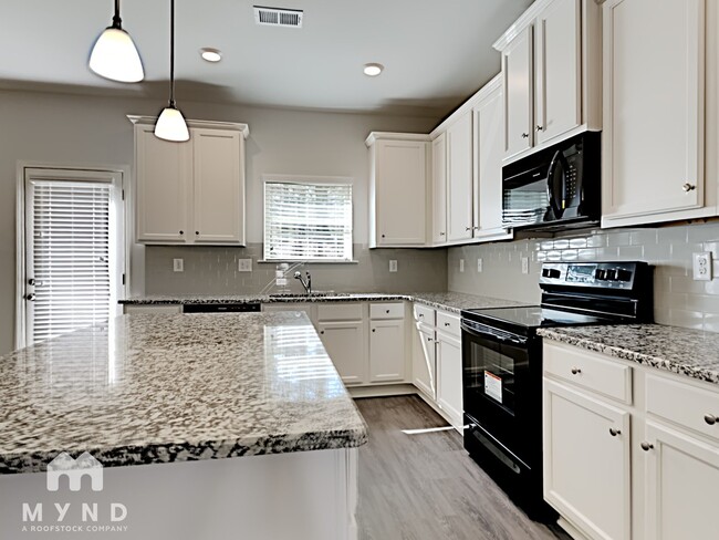 Building Photo - 225 Hydrangea Ct
