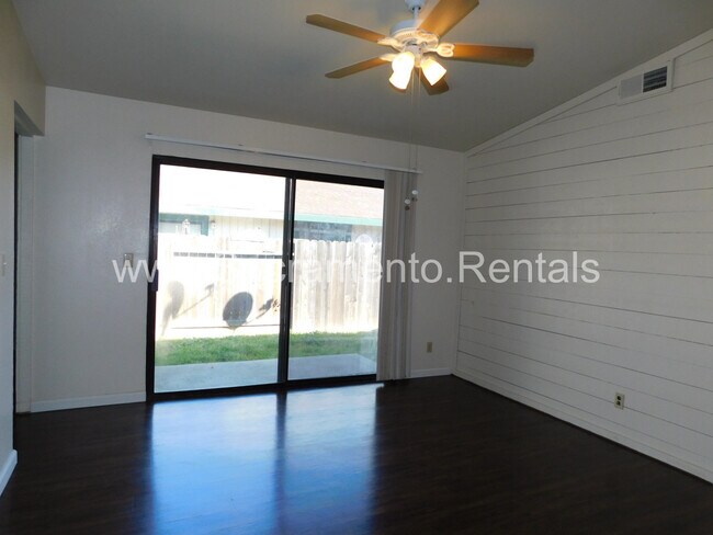 Foto del edificio - Spacious 2bd/2ba Foothill Farms Duplex with 2 Car Garage