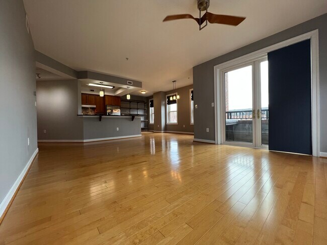 Living/Dining - 4940 Old Main St