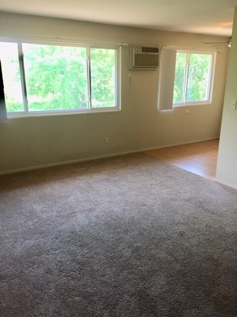 Sala de estar - 5747 Glenwood Ave