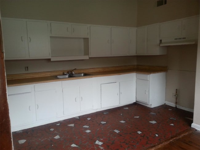 Building Photo - 3443 Rockwood Ave