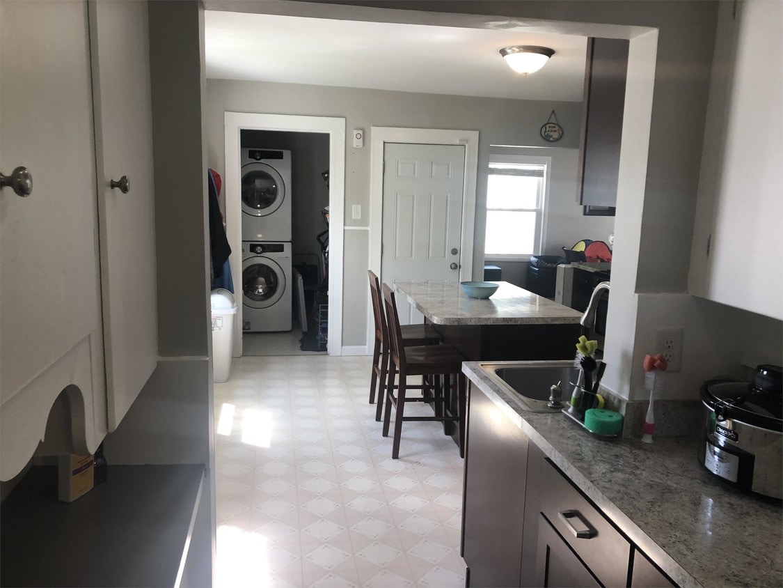 44 Columbus St, Manchester, NH 03102 Townhome Rentals in Manchester