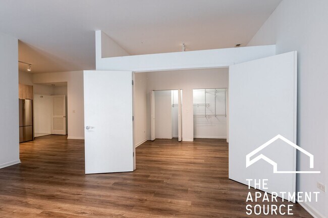 Foto del edificio - South Loop 3 bed 2 bath -- Updated Kitchen, HUGE Floorplan