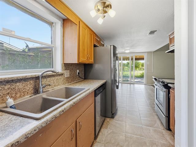 Building Photo - 3718 W Rochelle Rd