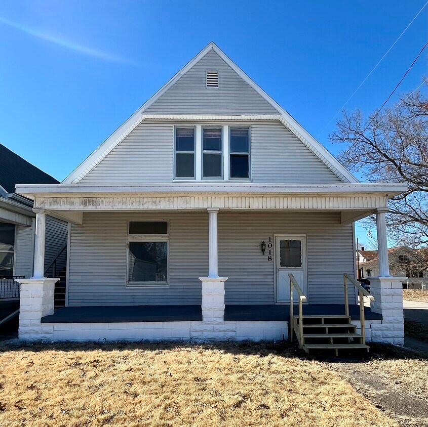 1018 Baker Ave Unit A, Evansville, IN 47710 Apartments in Evansville