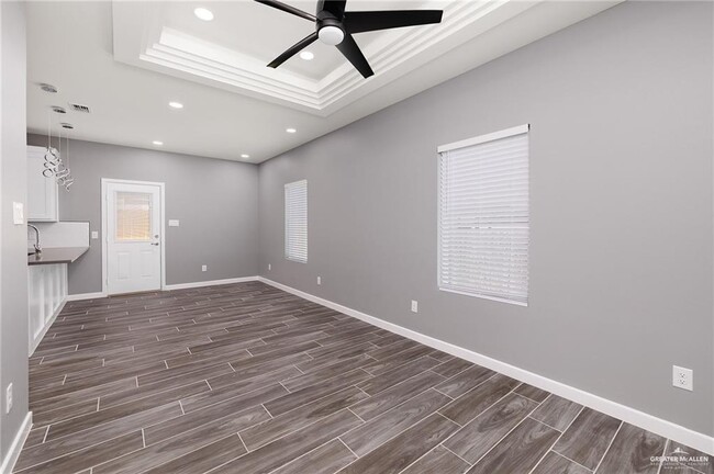 Foto del edificio - 503-505 W Farm to Market 495