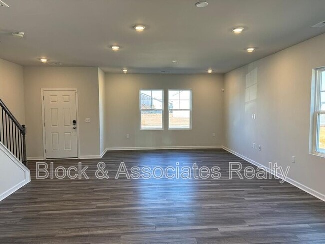 Building Photo - 5371 Arkose Dr