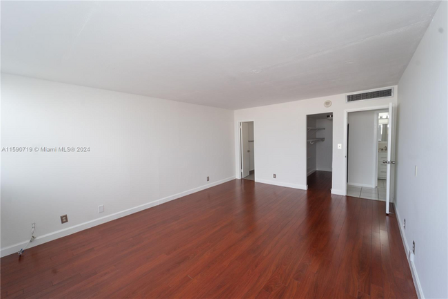 Foto del edificio - 100 Golden Isles Dr