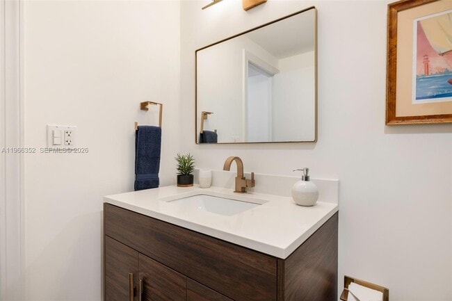 Foto del edificio - 100 Edgewater Dr