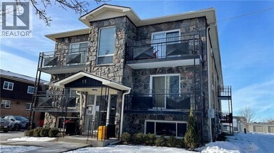 Building Photo - 15 Empire St