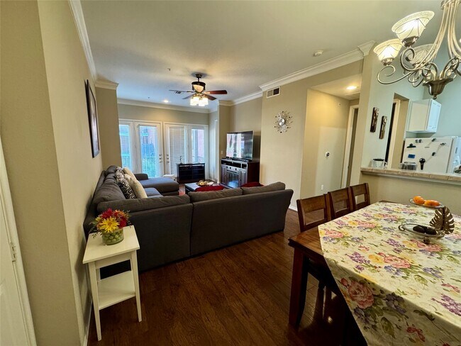 Foto del edificio - 2400 McCue Rd