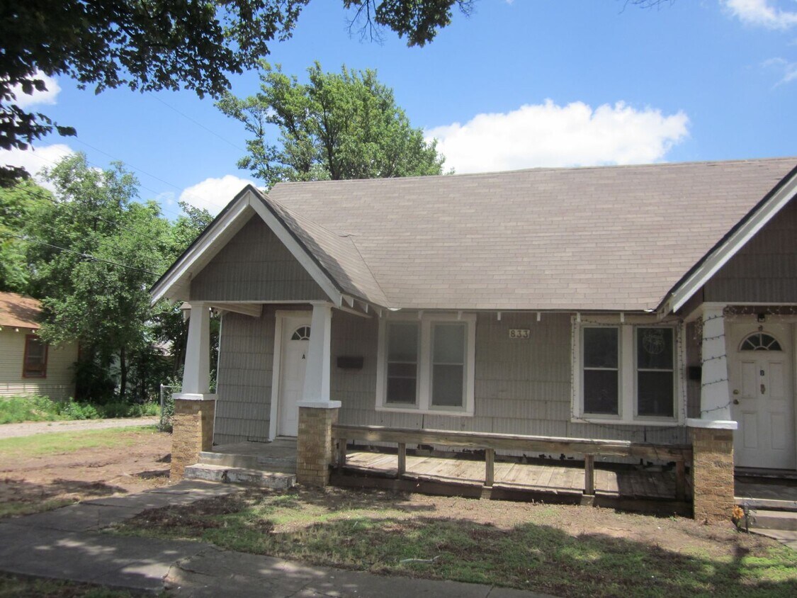 Primary Photo - 833 Parker St