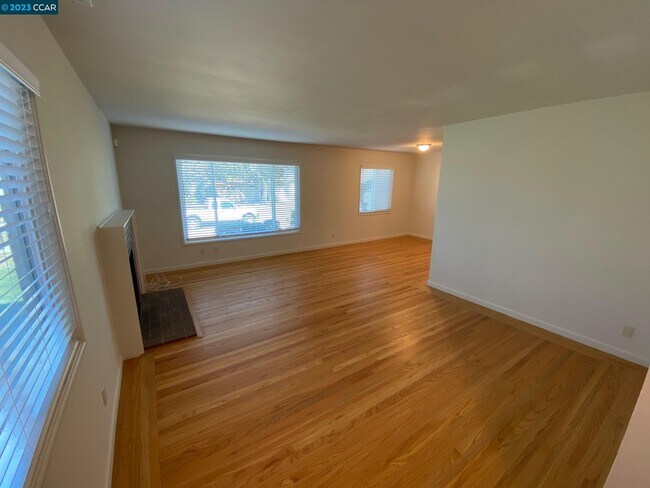Building Photo - 152 Sequoia Dr