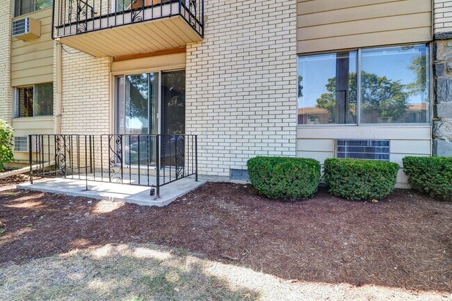 Foto del edificio - 8992 Kennedy Dr