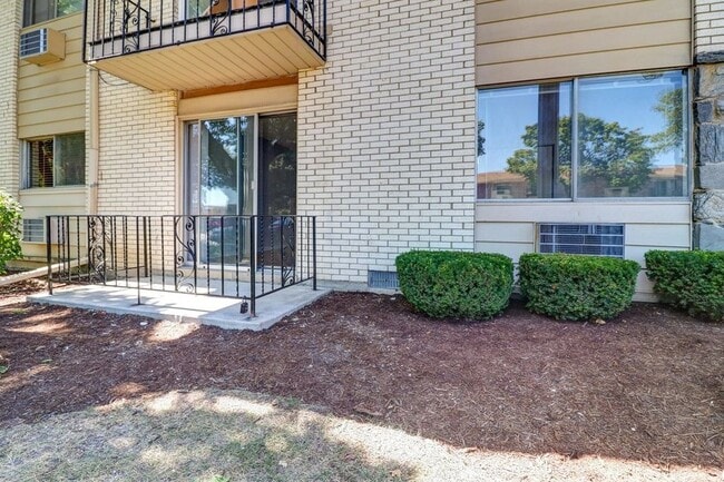 Building Photo - 8992 Kennedy Dr