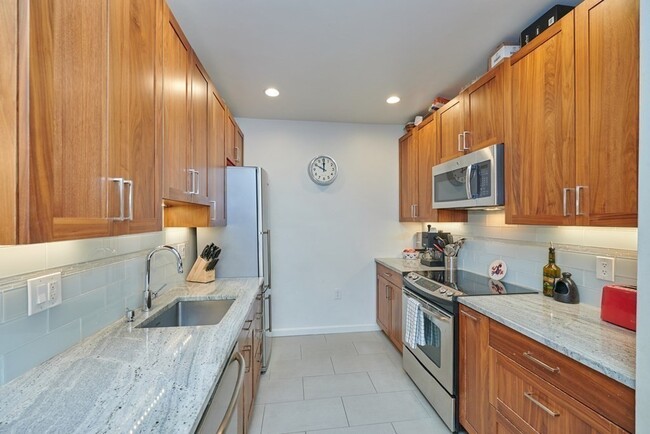 Building Photo - 36 Symphony Rd