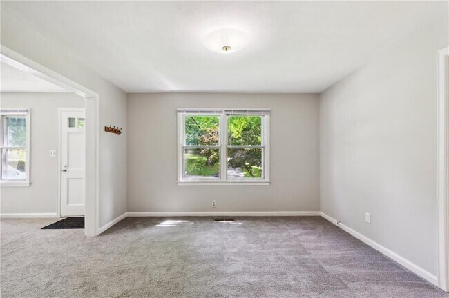 Building Photo - 1682 Bridgeport Dr NE
