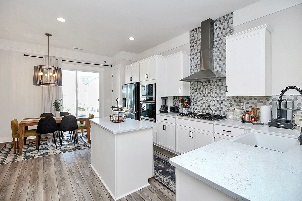 Foto principal - Stunning Matthews home available 2/1/2024