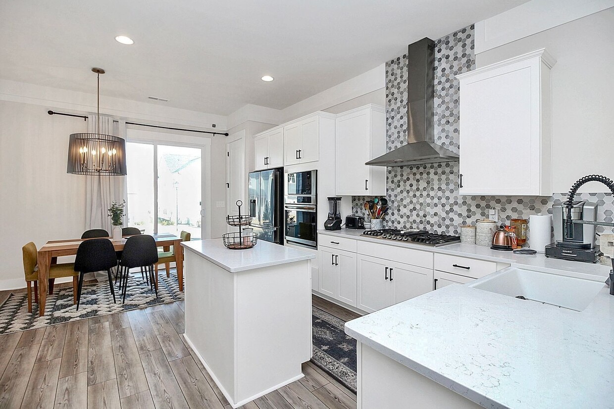 Primary Photo - Stunning Matthews home available 2/1/2024