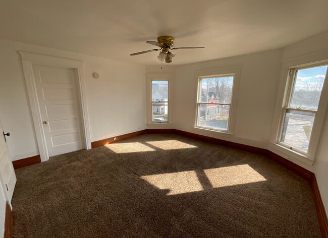 Foto del edificio - 428 W 2nd Ave