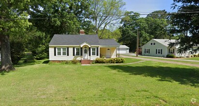 Building Photo - 111 Magnolia Dr
