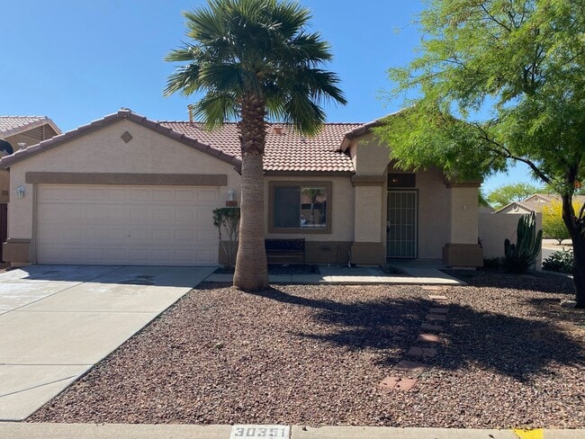 Building Photo - Close to community amenities!