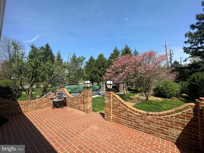 Foto del edificio - 901 Hillcrest Dr