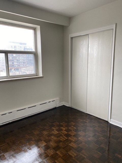 Photo du bâtiment - Beautiful 1 bedroom with Den in Etobicoke waterfront building