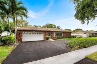 Building Photo - 931 NW 9th Ct