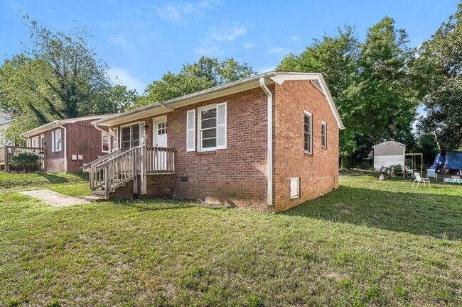 Photo - 1006 E Devonshire St House