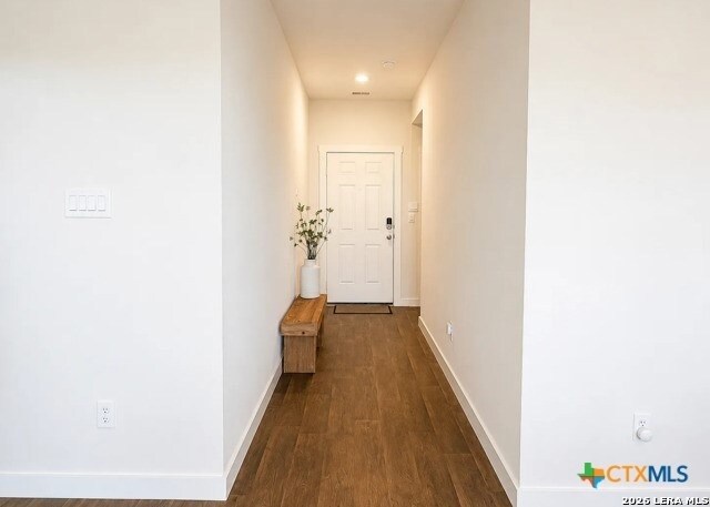 Foto del edificio - 326 Merriman Rd