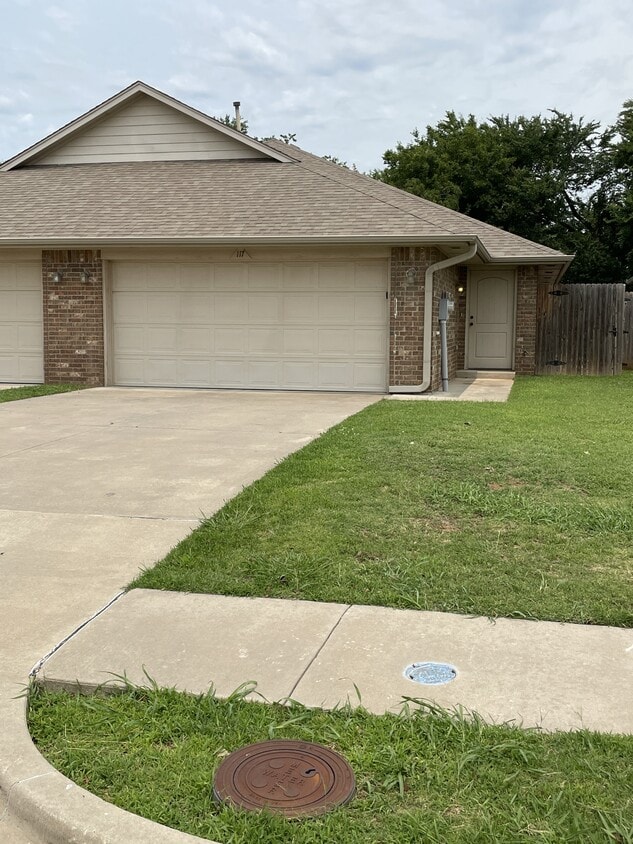 Photo - 117 Ashley Dr (Edmond, OK)