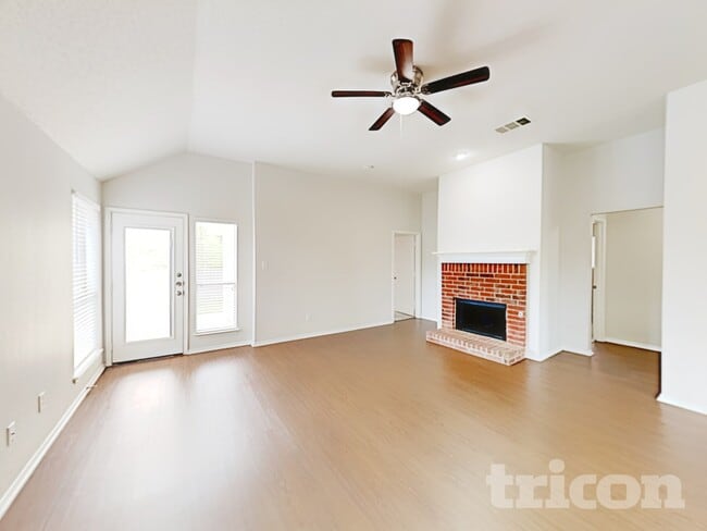 Building Photo - 906 Pheasant Dr