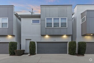 Building Photo - 3204 Lamar St