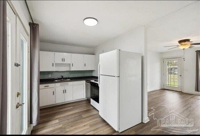 Building Photo - 5519 Mayfair Dr