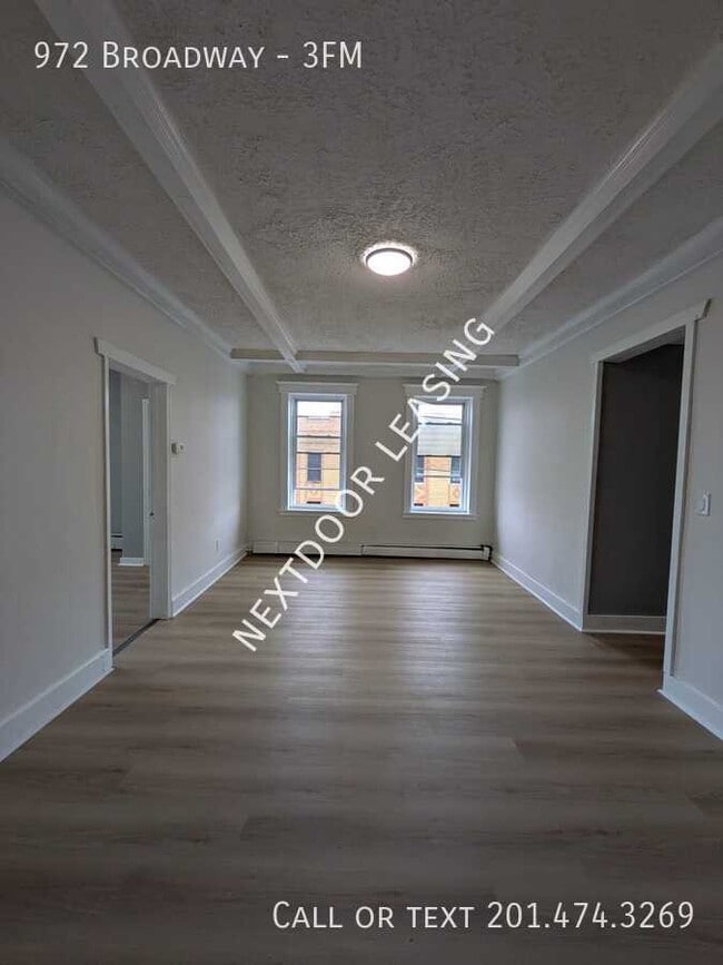 Building Photo - 972 Broadway-3FM