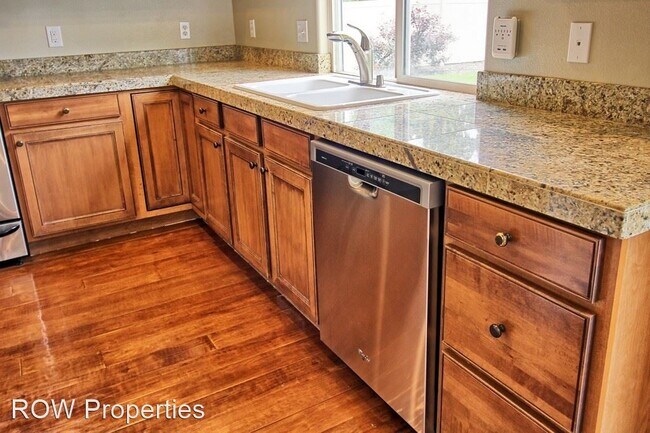 Foto del edificio - 4 br, 2.5 bath House - 2956 N Sharon Ave