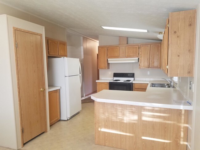 Building Photo - 12858 Onyx Dr