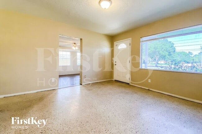 Foto del edificio - 6900 Dr M.L.K. Jr St N