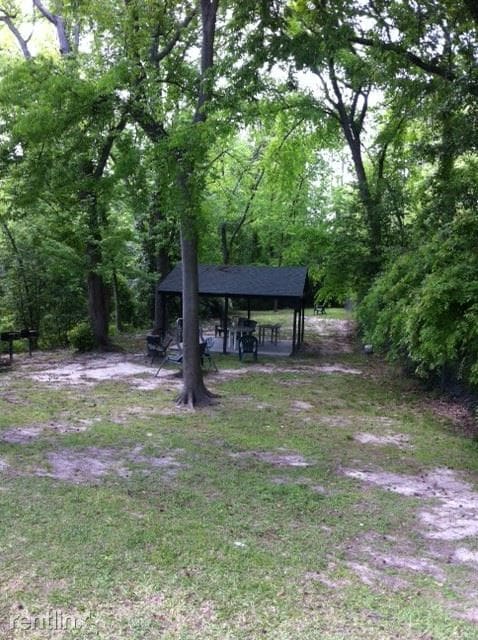 Building Photo - 5516 Lakeshore Dr