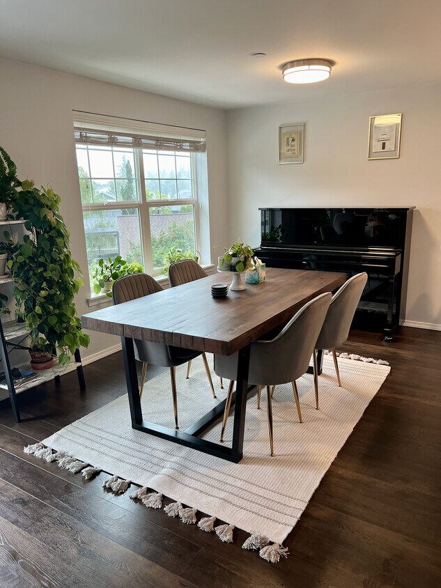 Foto principal - 2820 E Madison St