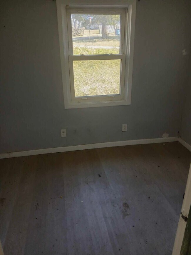 Foto del edificio - HILLSBORO - Ranch Style Home with Covered Front Porch - $750 MONTH / $999 DOWN