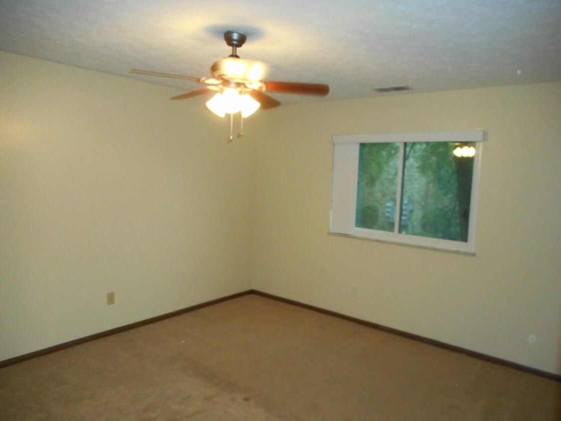 7213 Creekview Dr, Cincinnati, OH 45247 Condo for Rent in Cincinnati