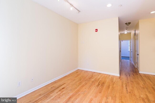 Foto del edificio - 2350 N Park Ave