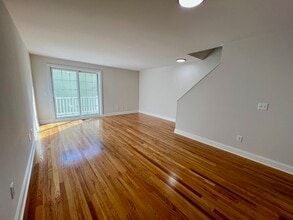 Building Photo - 185 Henry St