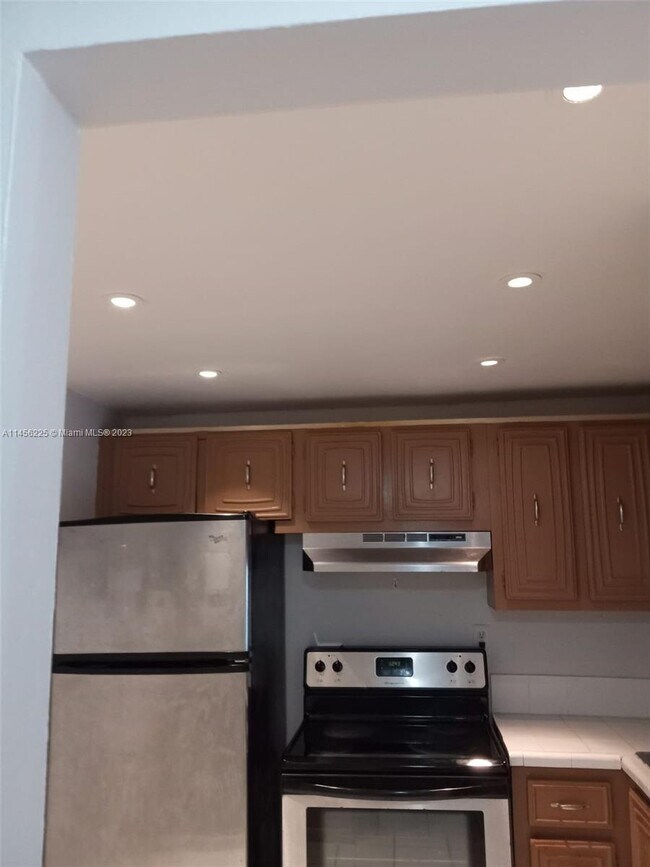 Foto del edificio - 484 NW 165th St