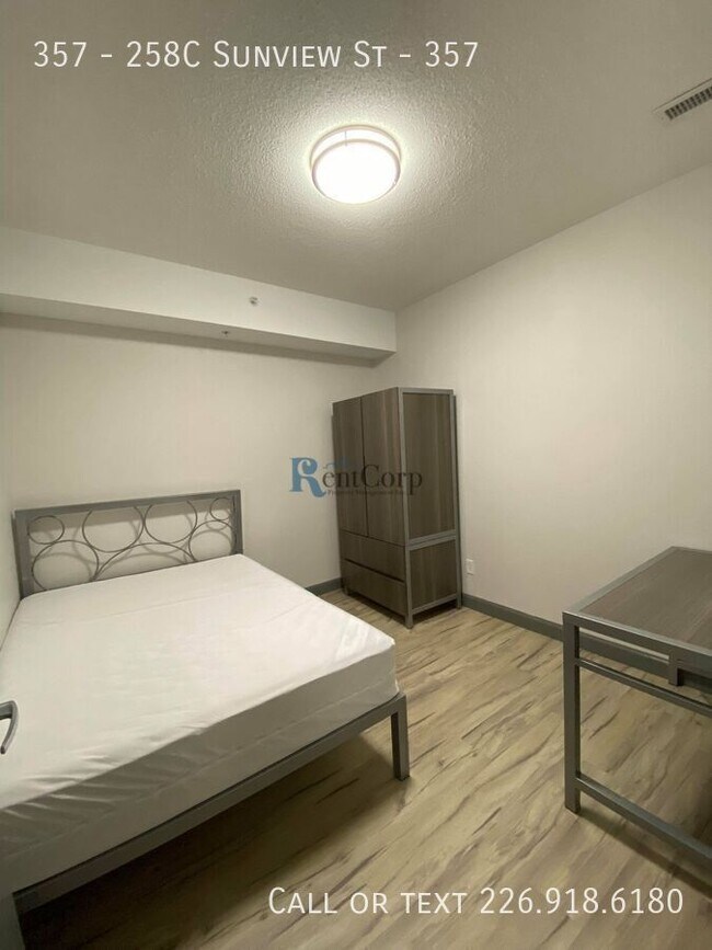 Photo du bâtiment - 258C-258C Sunview St